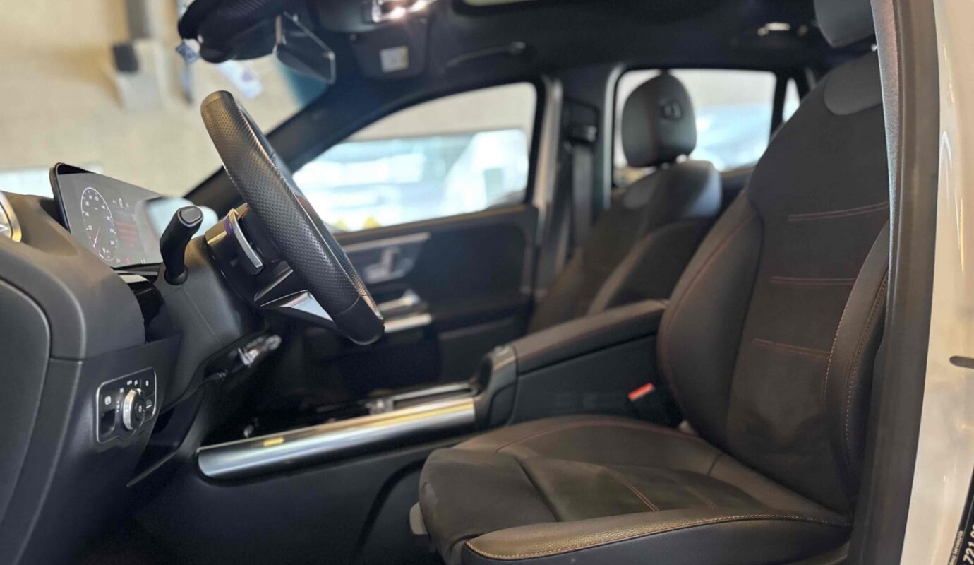 MERCEDES-BENZ GLA 200 2024
