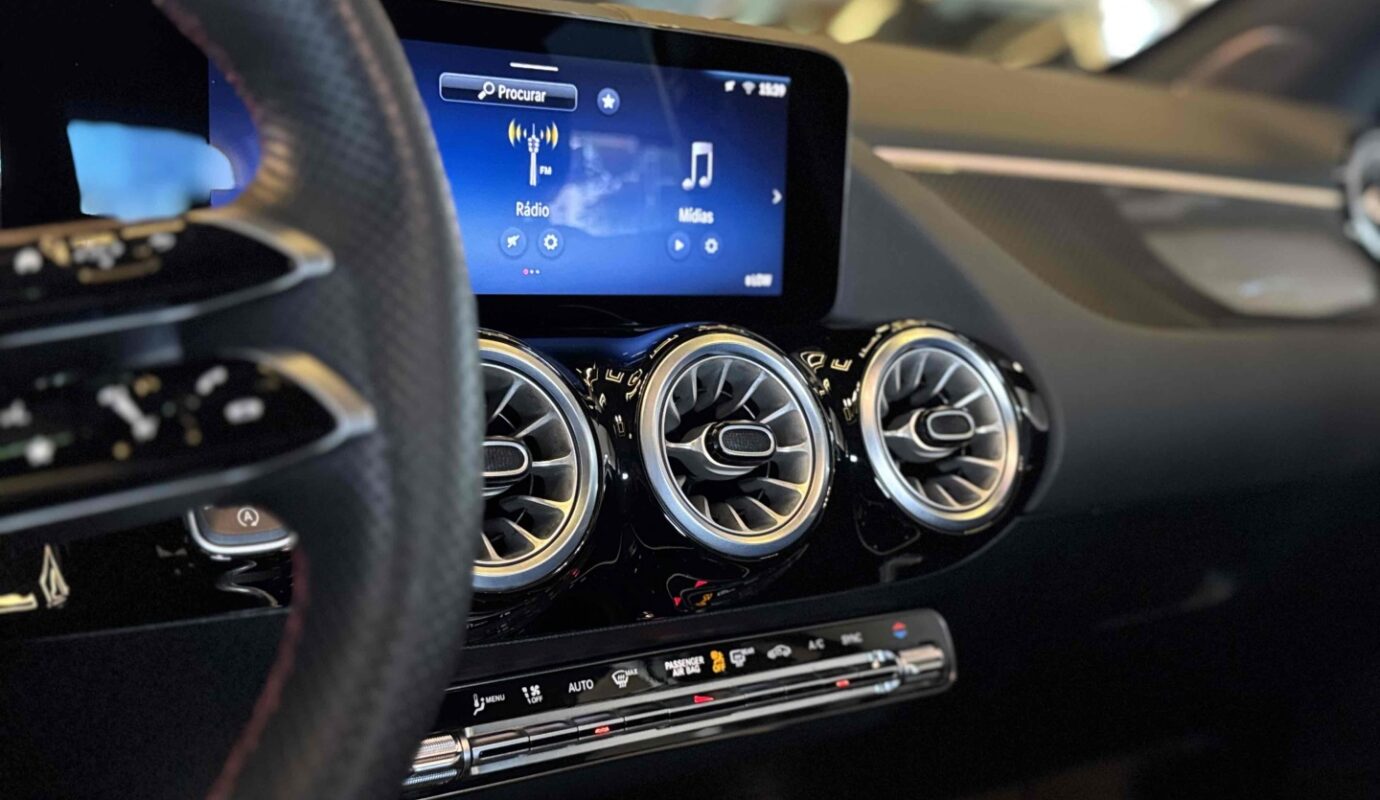 MERCEDES-BENZ GLA 200 2024