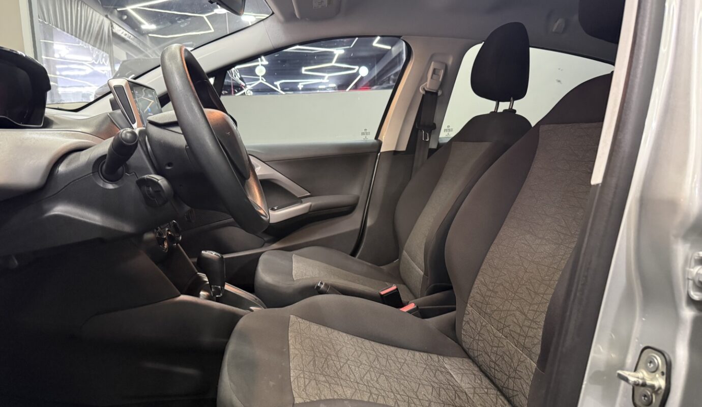 PEUGEOT 208 2020