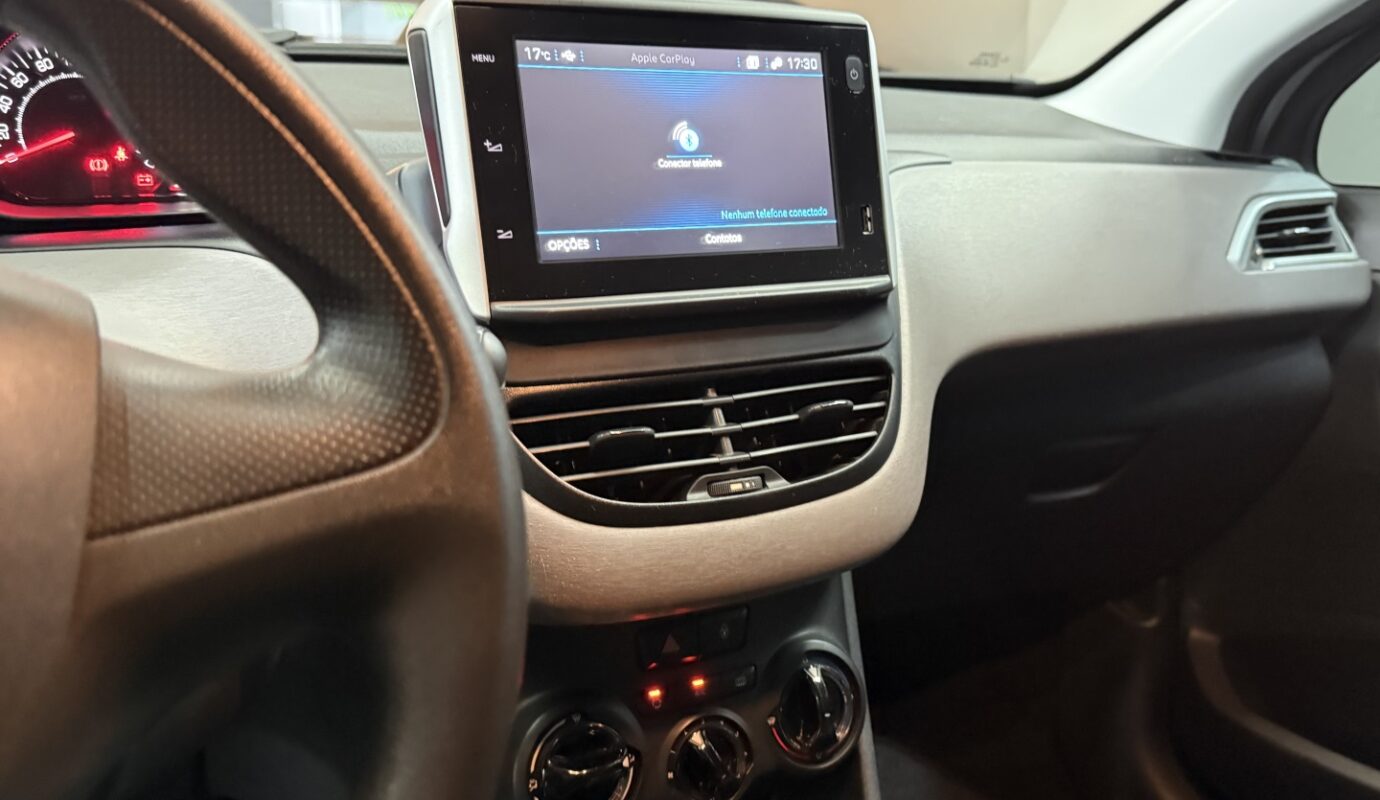 PEUGEOT 208 2020