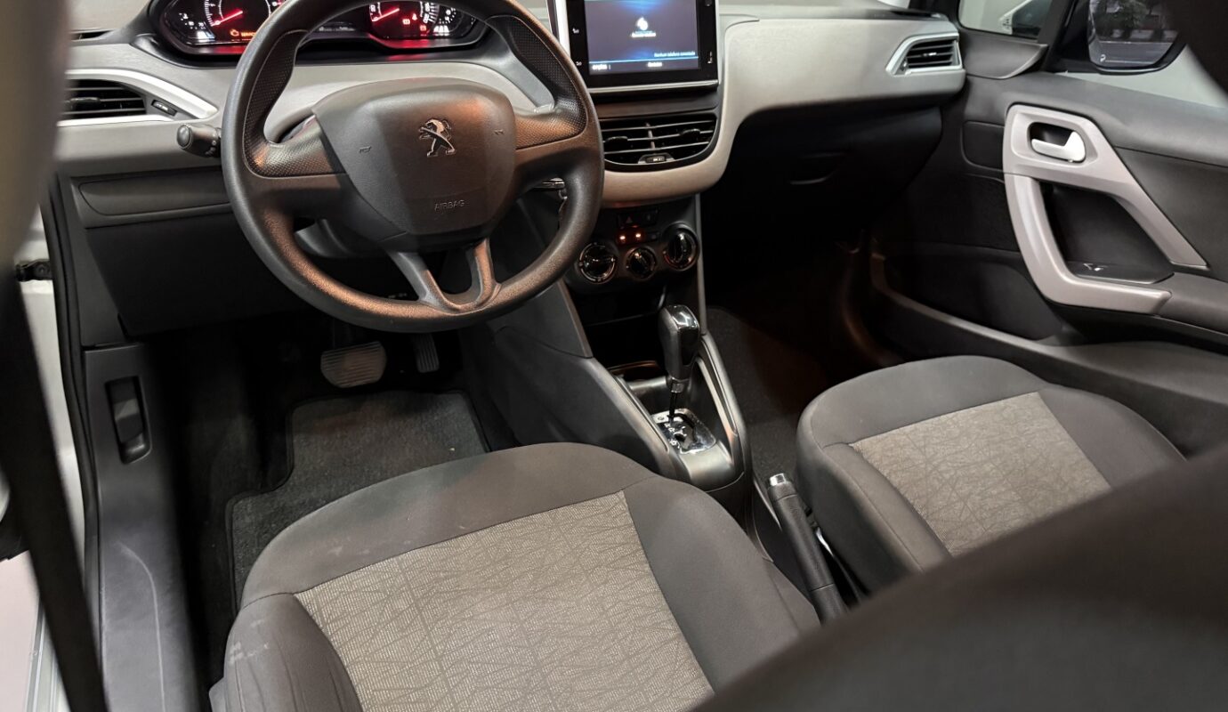 PEUGEOT 208 2020