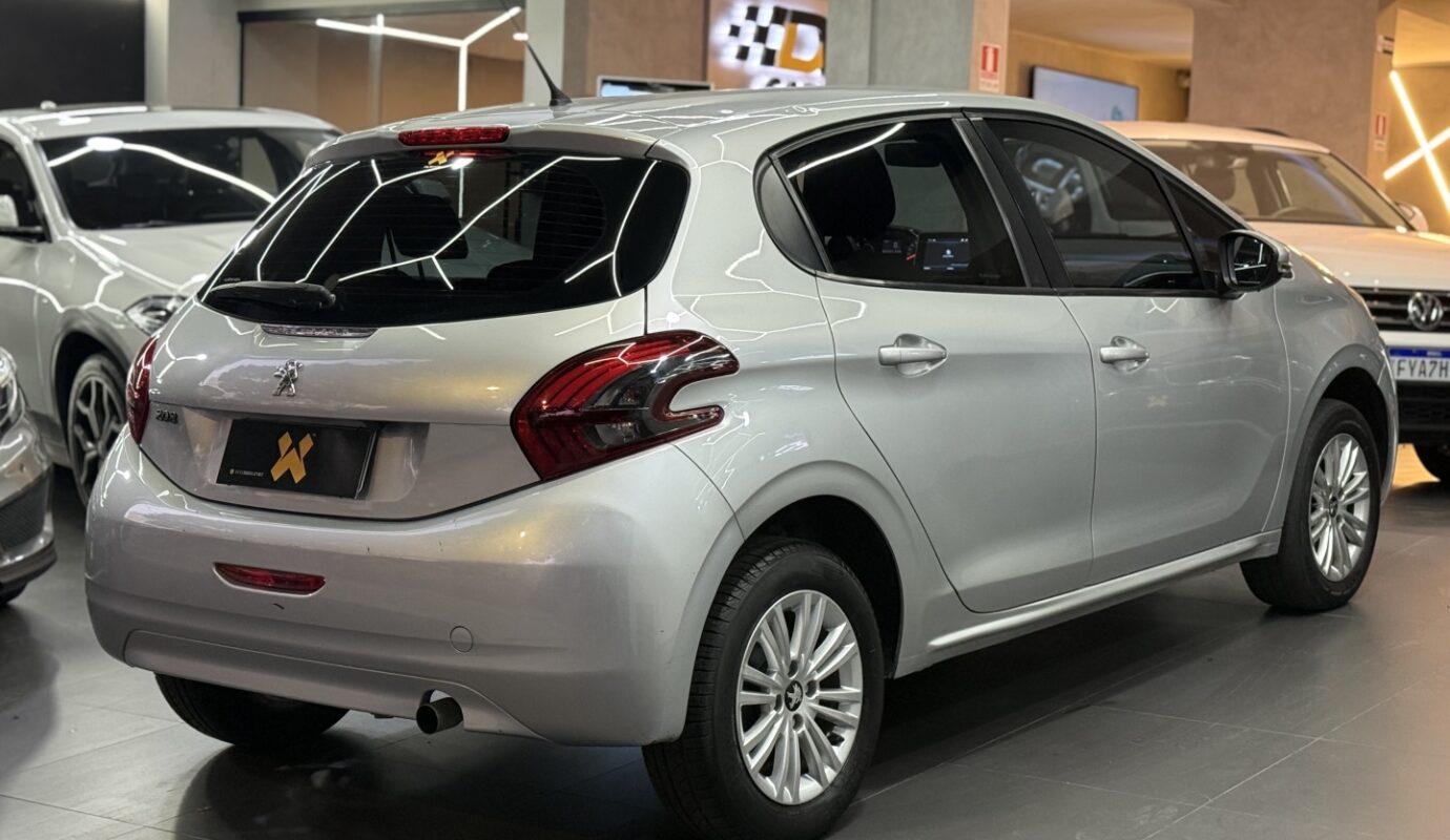 PEUGEOT 208 2020